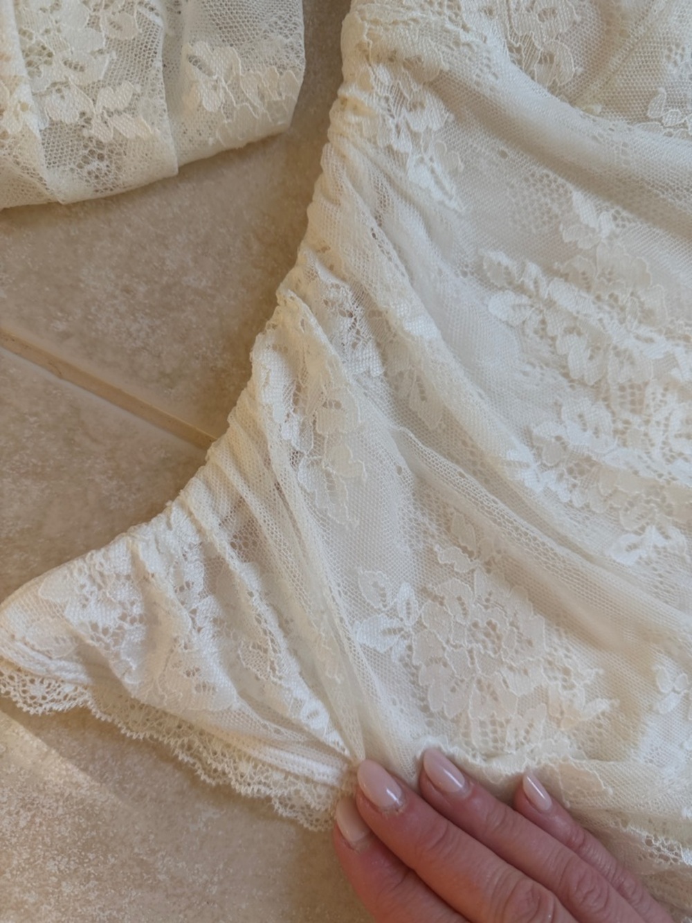 A&F Zoe Bra Free Long-sleeve lace top - Picture 4 of 5